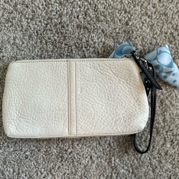 Coach Ivory Leather Wristlet with Sky Blue Bow - Picture 2 of 4